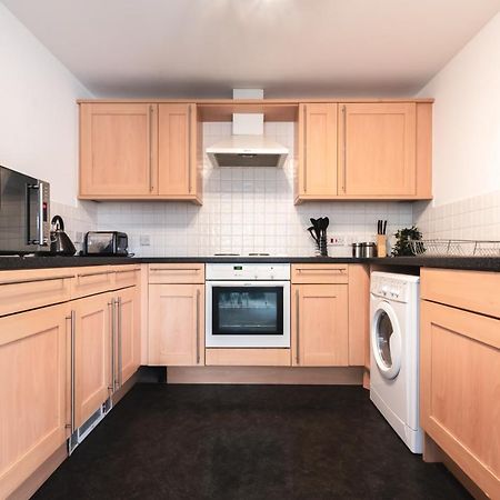 Best Price! Large Spacious 2 Bed Apartment - King Size Or Single Beds, Sofabeds, Smart Tvs, Free Parking Southampton Eksteriør billede
