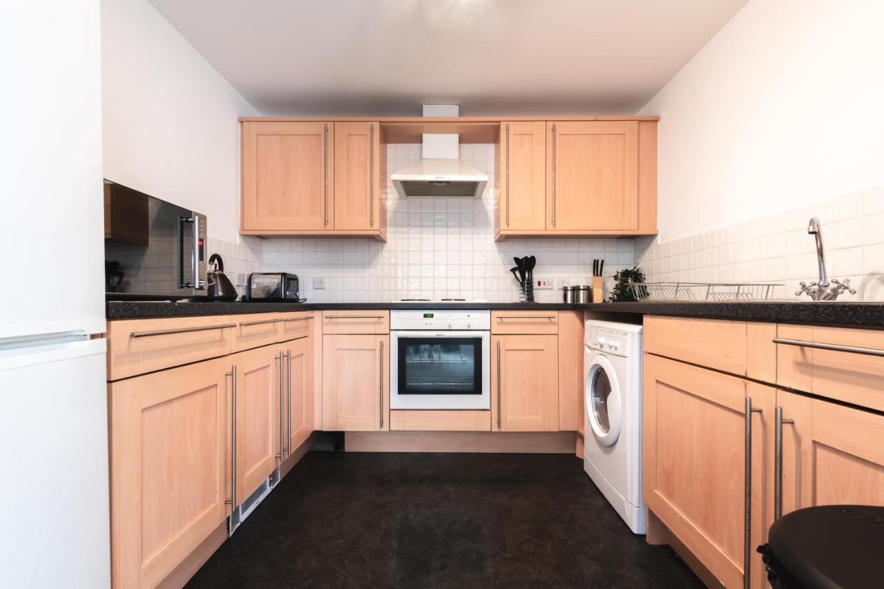 Best Price! Large Spacious 2 Bed Apartment - King Size Or Single Beds, Sofabeds, Smart Tvs, Free Parking Southampton Eksteriør billede