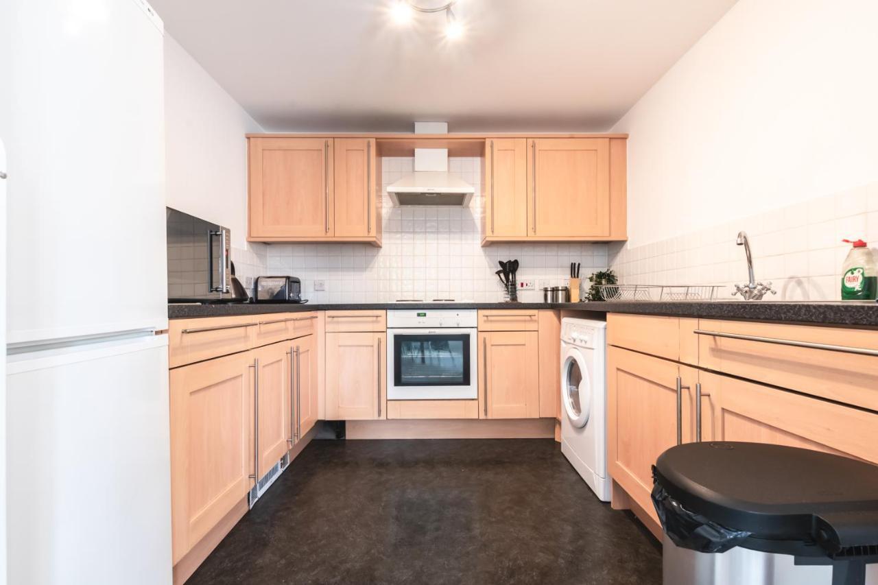 Best Price! Large Spacious 2 Bed Apartment - King Size Or Single Beds, Sofabeds, Smart Tvs, Free Parking Southampton Eksteriør billede