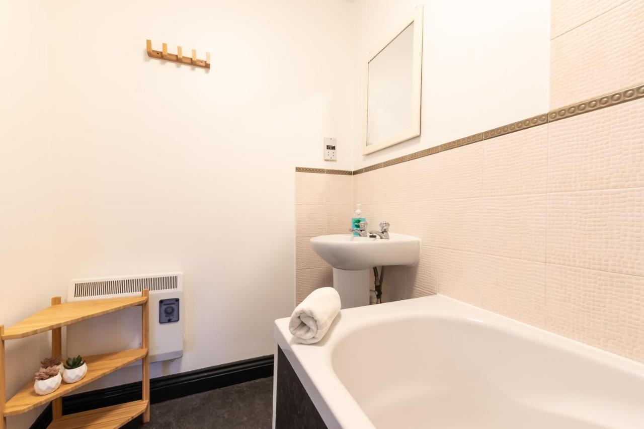 Best Price! Large Spacious 2 Bed Apartment - King Size Or Single Beds, Sofabeds, Smart Tvs, Free Parking Southampton Eksteriør billede