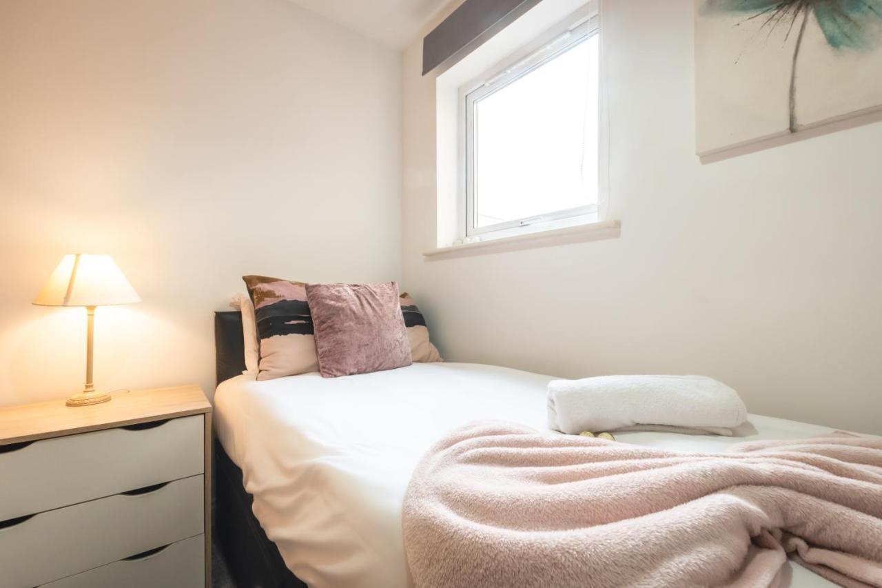 Best Price! Large Spacious 2 Bed Apartment - King Size Or Single Beds, Sofabeds, Smart Tvs, Free Parking Southampton Eksteriør billede