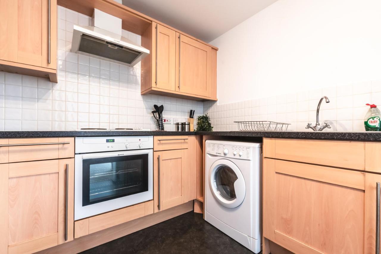 Best Price! Large Spacious 2 Bed Apartment - King Size Or Single Beds, Sofabeds, Smart Tvs, Free Parking Southampton Eksteriør billede